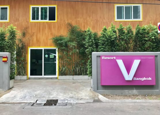 Resort V - MRT Huai Khwang 1