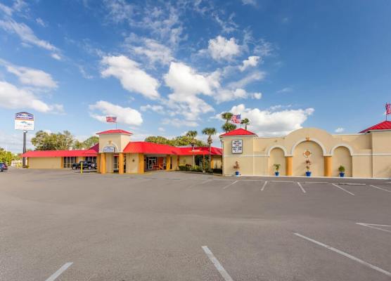 Howard Johnson by Wyndham Lakeland 1