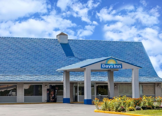 Days Inn by Wyndham Seymour 1