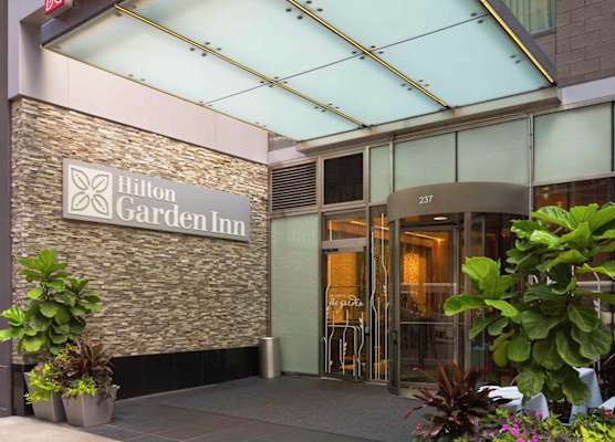 Hilton Garden Inn Central Park South 1