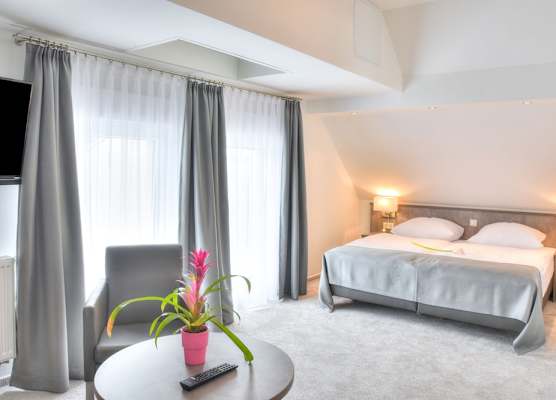 Fast Lane Hotel 1