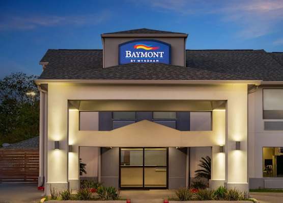 Baymont by Wyndham Iowa Lake Charles 1