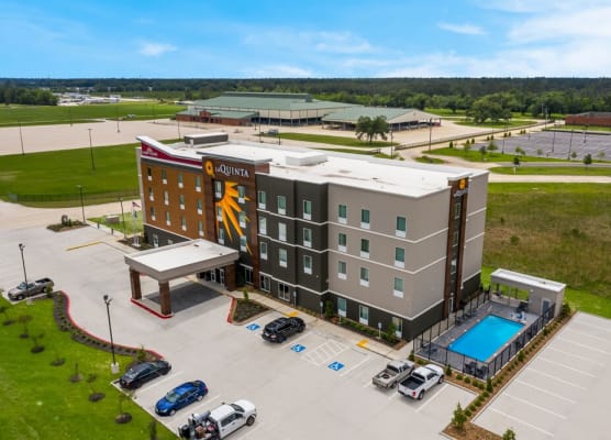 La Quinta Inn & Suites by Wyndham Sulphur Lake Charles 1