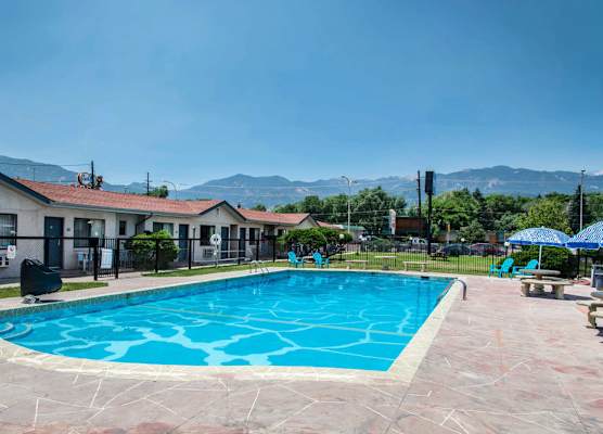 RODEWAY INN & SUITES 1