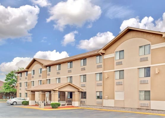 Super 8 by Wyndham Mokena/Frankfort /I-80 1