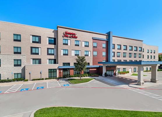 Hampton Inn & Suites Dallas - Farmers Branch 1