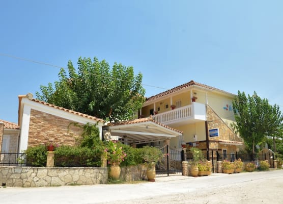 Ni-Mar Studios & Apartments 1