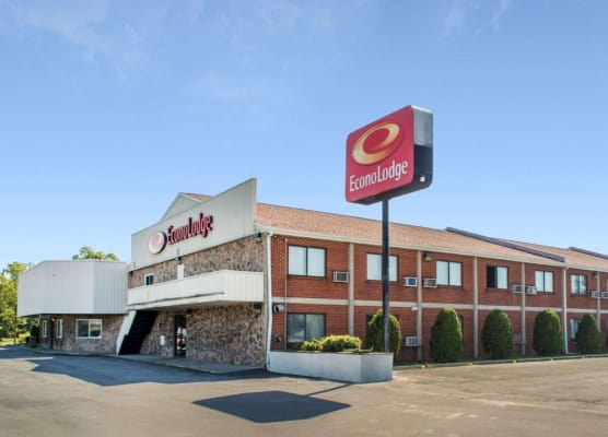 Econo Lodge Darien Lakes 1
