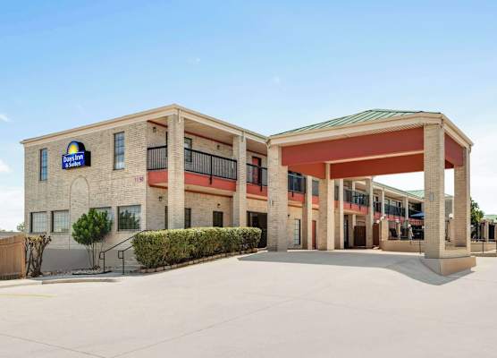 Days Inn by Wyndham San Antonio Near Fiesta Park 1