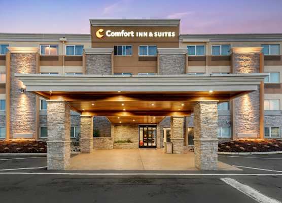 Comfort Inn & Suites Tigard near Washington Square 1