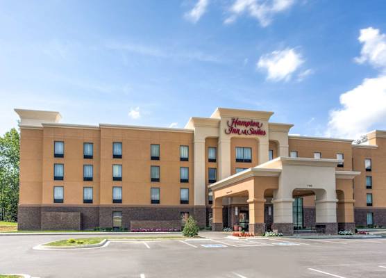 Hampton Inn & Suites Manchester, TN 1