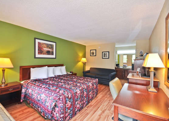 Country Hearth Inn & Suites Marietta 1