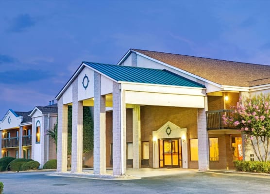 Days Inn by Wyndham Mooresville Lake Norman 1