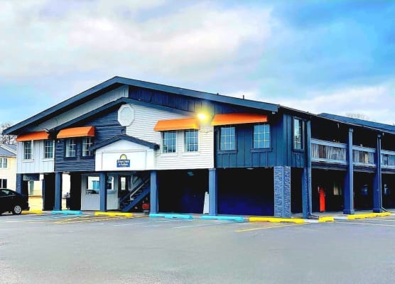 Days Inn and Suites by Wyndham Port Huron 1