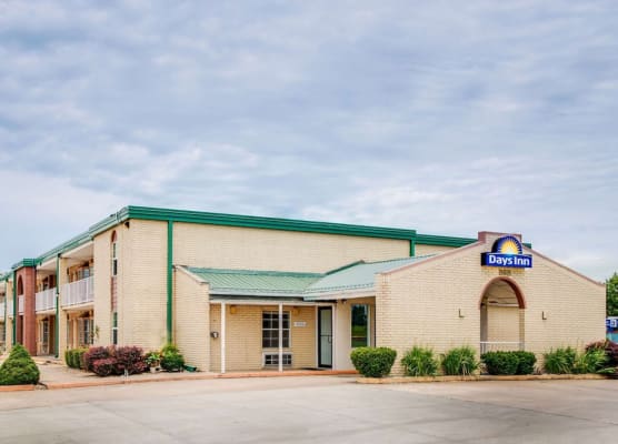 Days Inn by Wyndham Monett 1