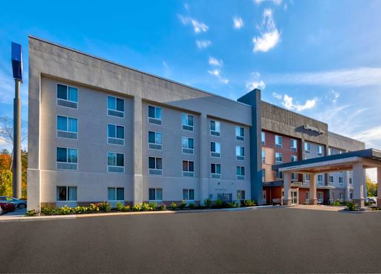 Hampton Inn Waterbury 1
