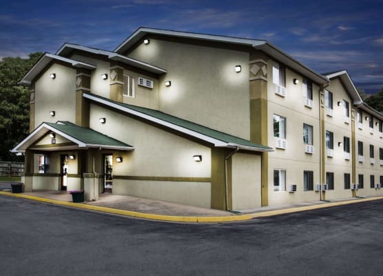 Super 8 by Wyndham Salem VA 1