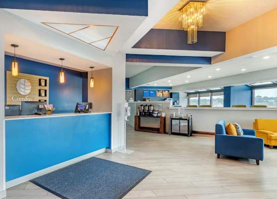 Comfort Inn & Suites Madison - Airport 1