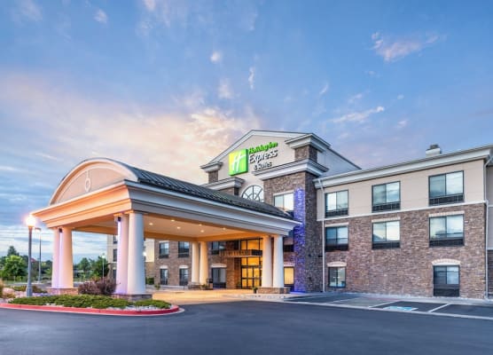 Holiday Inn Express & Suites COLORADO SPRINGS-FIRST & MAIN by IHG 1