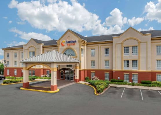 Comfort Suites Newark - Harrison 1