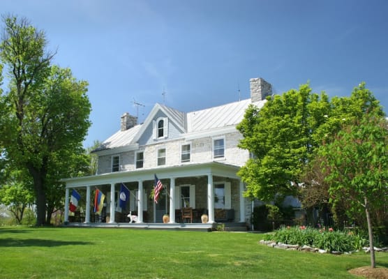 L'Auberge Provencale Inn & Restaurant 1