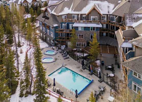 Blackstone Mountain Lodge by CLIQUE 1