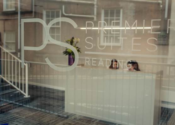PREMIER SUITES Reading 1