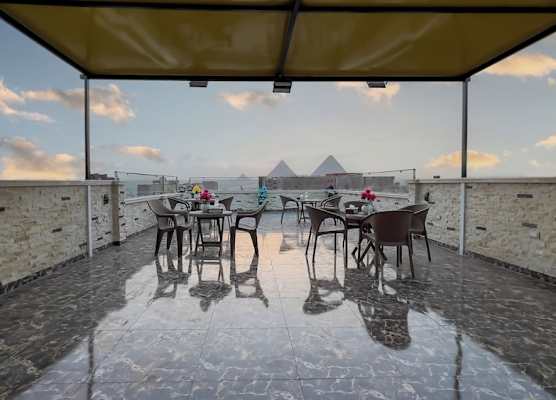 Luxury jacuzzi & pyramids view 1