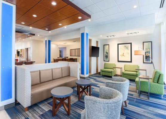 Holiday Inn Express & Suites CHICAGO O'HARE AIRPORT by IHG 1