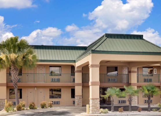 Super 8 by Wyndham Byron/South Macon 1