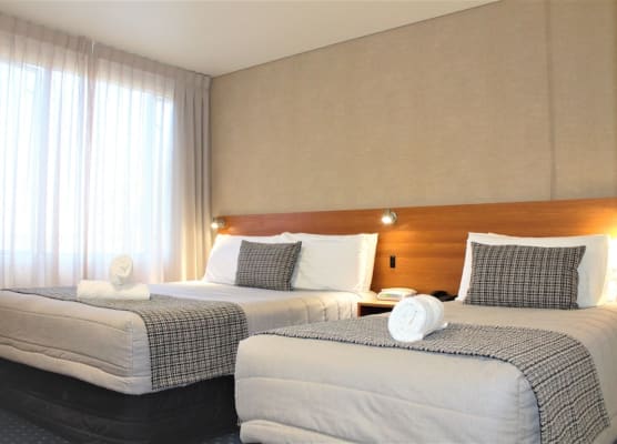 Ventura Inn & Suites Hamilton 1