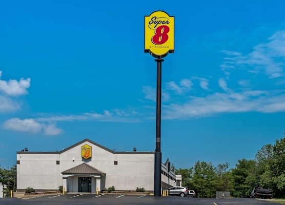 Super 8 by Wyndham Brownsburg 1