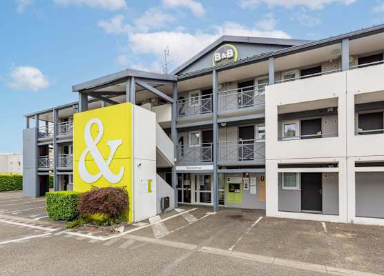 B&B HOTEL CHARTRES Le Forum 1