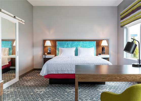 Hampton Inn & Suites Pittsburgh New Stanton PA 1