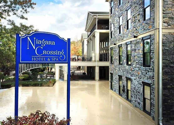 Niagara Crossing Hotel and Spa 1