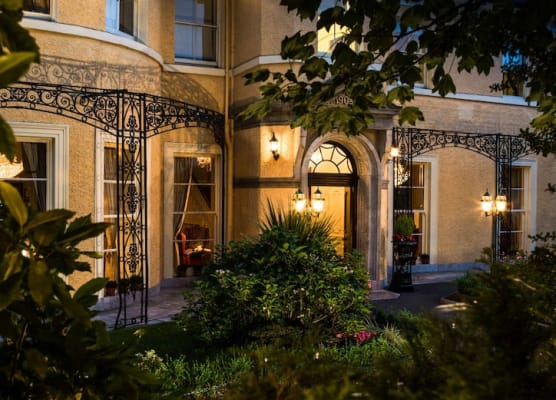 Cork's Vienna Woods Hotel & Villas 1