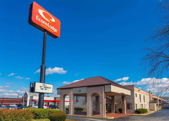 Econo Lodge & Suites Clarksville near Governors Square Mall 1