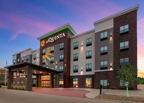 La Quinta Inn & Suites by Wyndham Coralville Iowa City 1