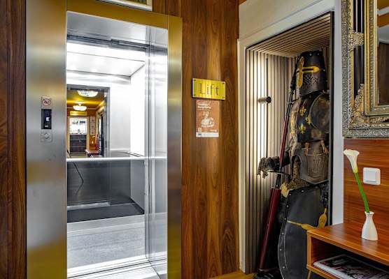 TIPTOP Hotel Burgschmiet Garni 1