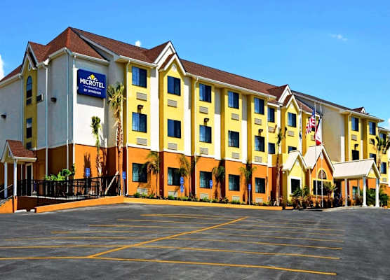 Microtel Inn & Suites by Wyndham New Braunfels I-35 1