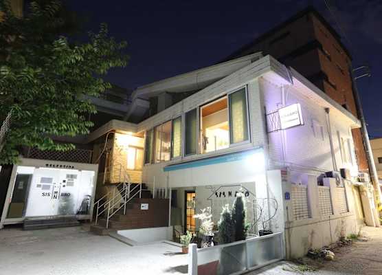 SISnBRO Guesthouse 1