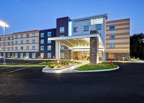 Fairfield Inn & Suites by Marriott Plymouth 1