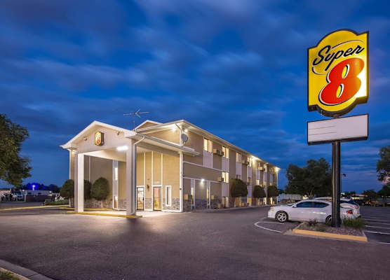 Super 8 by Wyndham Colorado Springs Peterson Space Force 1