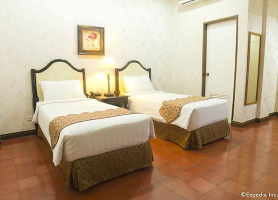 White Knight Hotel Intramuros 1