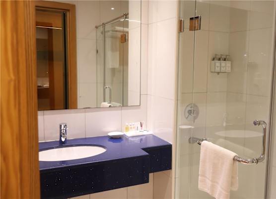 Golden Tulip Muscat 1