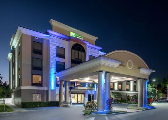 Holiday Inn Express & Suites BARTOW by IHG 1