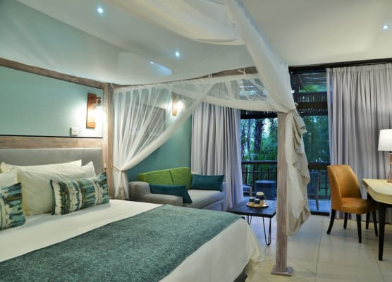 Cresta Mowana Safari Resort & Spa 1