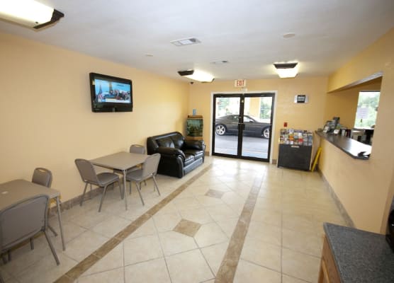 Days Inn by Wyndham DeFuniak Springs 1