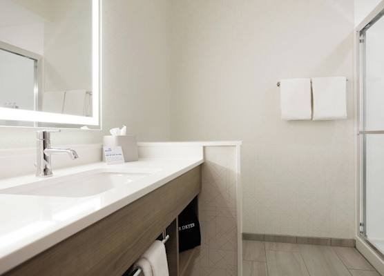 Holiday Inn Express & Suites Linden - Newark South by IHG 1