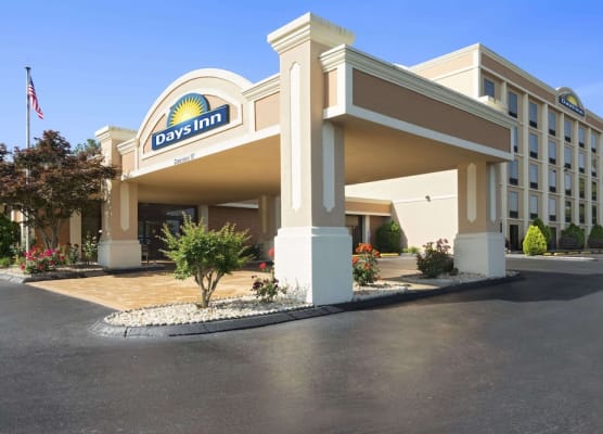 Days Inn by Wyndham Rome Downtown 1